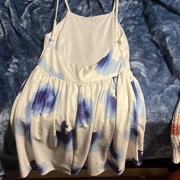 Fancyinn blue and white dress, size L, worn once, great condition - Picture 2 of 2